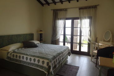 هتل Latchi Family Resort