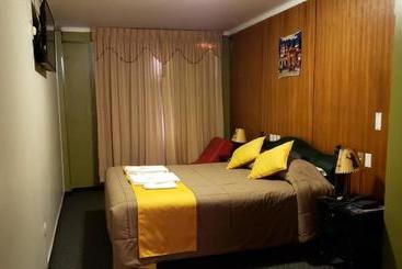 هتل Hostel Sillustani Inn Puno