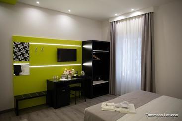 تختخواب و صبحانه Holygold Suite