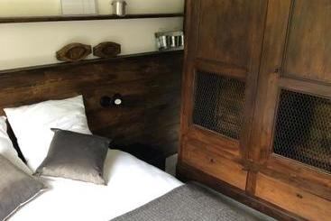 تختخواب و صبحانه La Ferme Des étroits