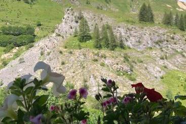 تختخواب و صبحانه La Ferme Des étroits