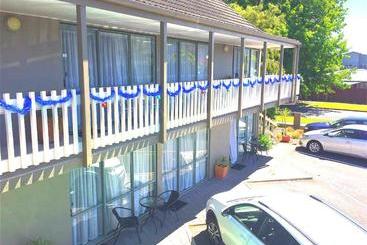 Accolade Lodge Motel