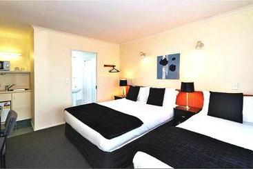 Accolade Lodge Motel
