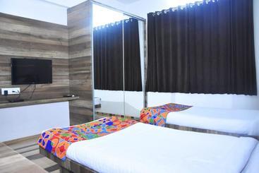 هتل Fab Nido Residency