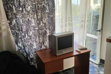 پانسیون Eli Guest House