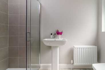 Malone Premium Cottage City Centre Access