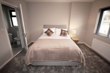 Malone Premium Cottage City Centre Access