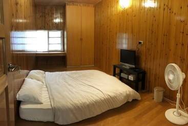 پانسیون Gang Gang House