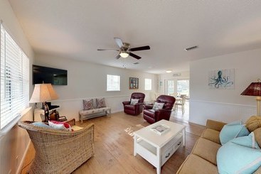 Seaturtle Cottage By Hodnett Cooper