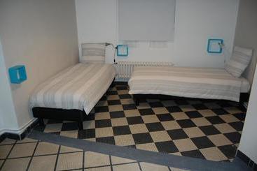 تختخواب و صبحانه Les Chambres Du Mail