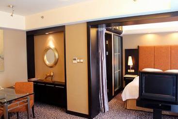 هتل 999 Royal Suites & Towers