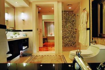 هتل 999 Royal Suites & Towers