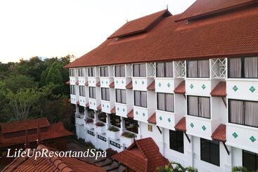 هتل Life Up Resort And Spa