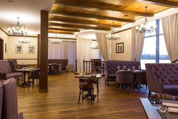هتل Sibirskiy Safari Club