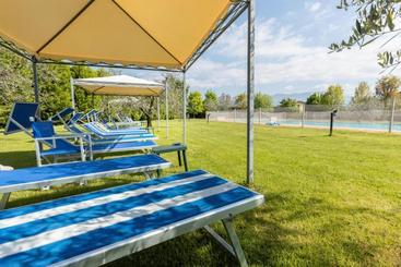 هتل Agriturismo Casolare Lucchese