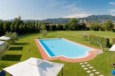 هتل Agriturismo Casolare Lucchese