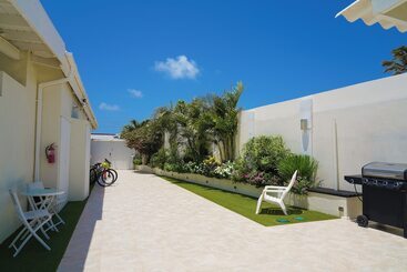 Пансион Yoyita Suites Aruba