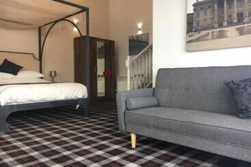 The Huddersfield Hotel