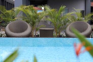 فندق Front One Inn Kediri