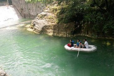 هتل Hau Eco Lodges Citumang Pangandaran