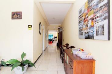 בית מלון כפרי Jj House Gejayan