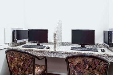 Ramada By Wyndham Red Deer Hotel & Suites