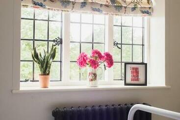 펜션 Flore House