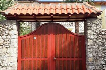 پانسیون Guest House Zadeja