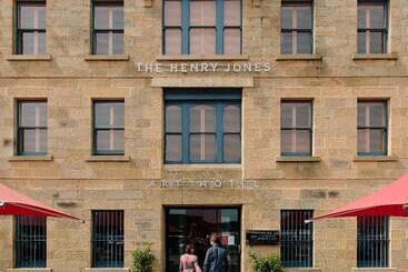 בית מלון כפרי The Henry Jones Art