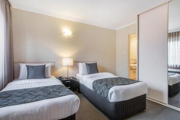בית מלון כפרי The Peninsula Riverside Serviced Apartments