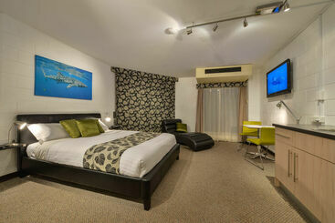 هتل Sea Breeze Resort