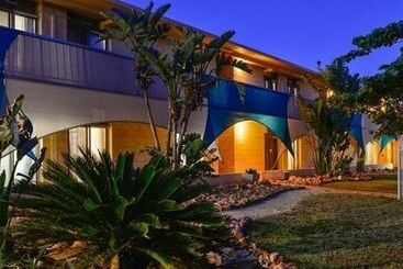 هتل Sea Breeze Resort