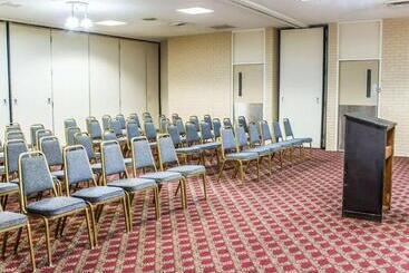 هتل Dayspring Extended Stay