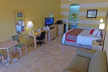 בית מלון כפרי Ramada By Wyndham & Suites South Padre Island