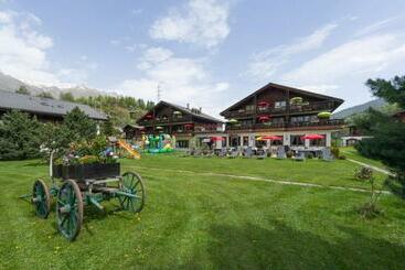 Matterhorn Valley Garni Hotel La Collina