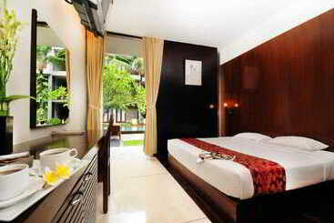 Отель The Oasis Beach Benoa