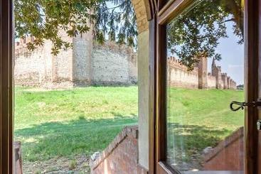 پانسیون Medieval Relais   Top Location