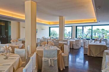 فندق Europa Beach Village