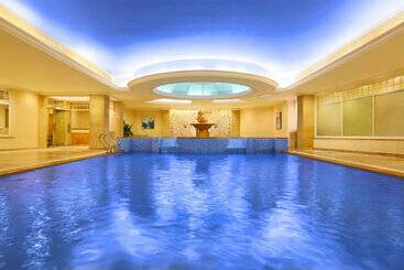 هتل Sheraton Jiuzhaigou Resort