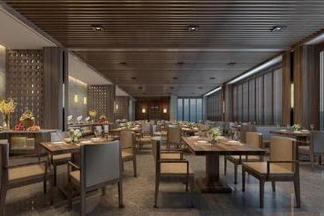 Kingdom Hotel   Free Three Meals