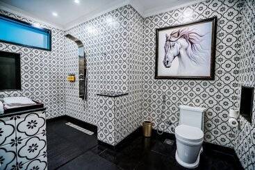 Hotel Mayfair Tea Resort