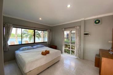 בית מלון כפרי Oyo 647 Sudjai Resort