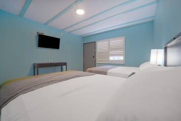 هتل Rodeway Inn & Suites North Hollywood Burbank Airport   Universal Area