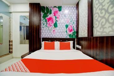 ホテル Oyo 60955 Gurukripa Lodging