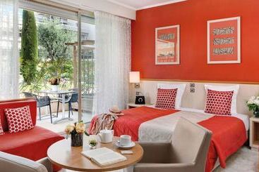 酒店 The Originals Boutique, Hôtel Les Strélitzias, Antibes Juan Les Pins