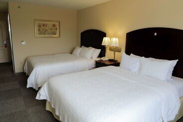 בית מלון כפרי Hampton Inn Clinton