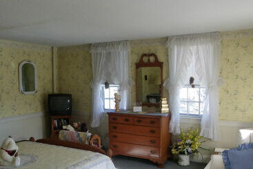 هتل Old Red Inn & Cottages