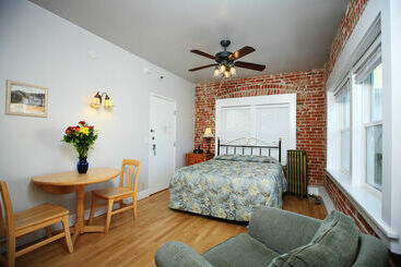 Venice Beach Suites & Hotel