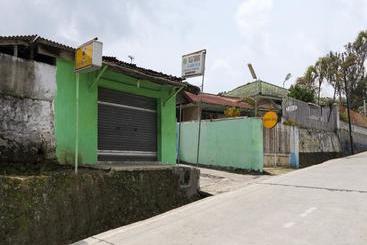 Hotel Spot On 90003 Villa Tawang