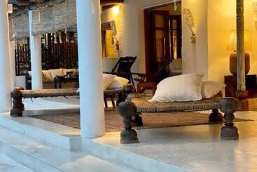 استراحتگاه Simba Wa Kale Suites & Beach